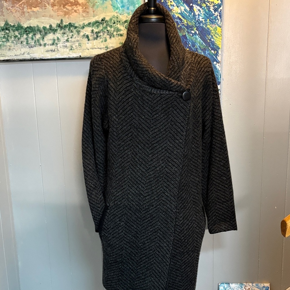 Women’s Charcoal Herringbone Button-Collar Sweater Coat